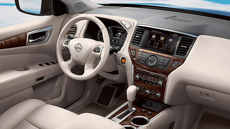 2016 Nissan Pathfinder interior