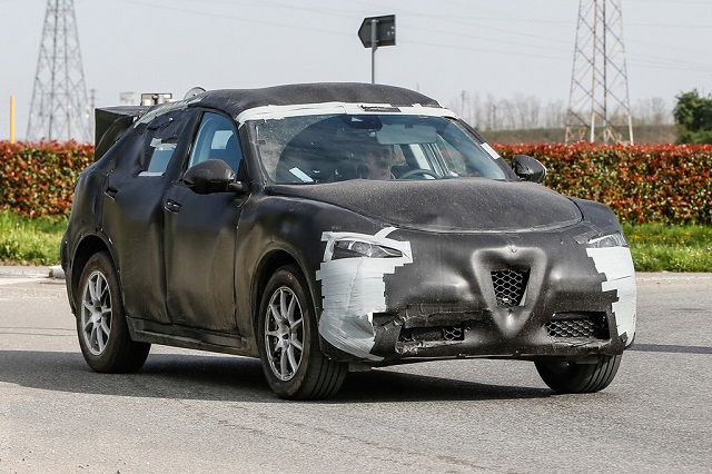 2018-Alfa-Romeo-Stelvio spy
