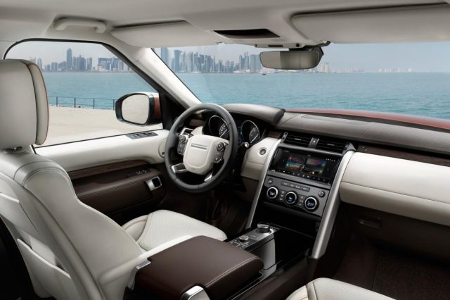 2017-land-rover-discovery-interior