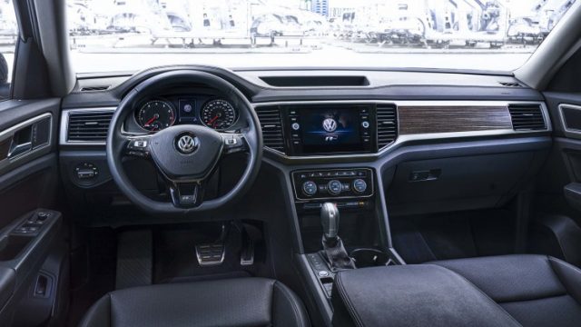 2018-volkswagen-atlas-r-line-interior