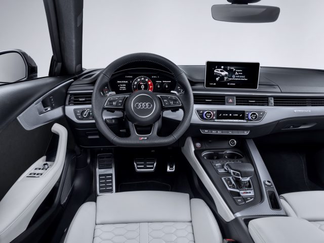 2018 Audi RS4 Avant inside