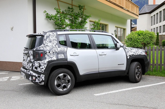 2019-Jeep-Renegade-spy-rear