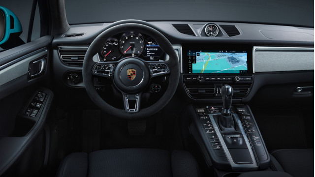 2019 Porsche Macan interior