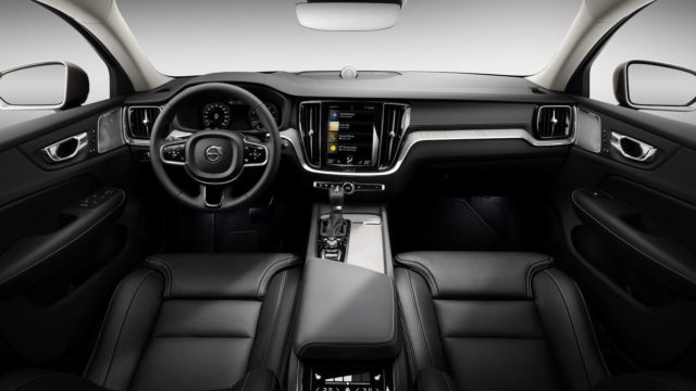 2019 Volvo V60 Cross Country cabin