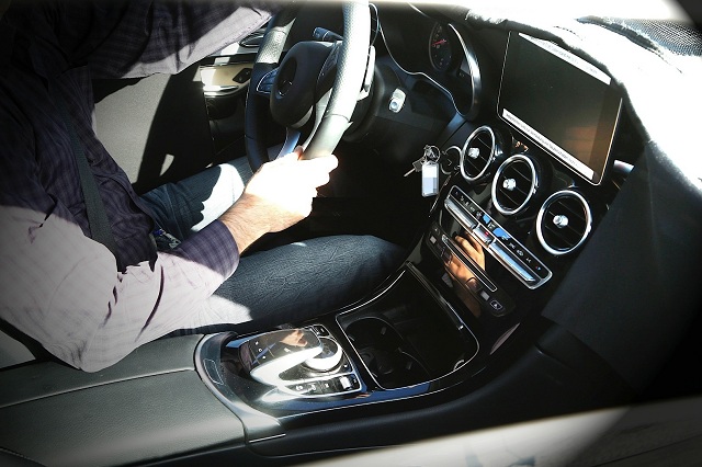 2016-Mercedes-Benz-GLC-interior