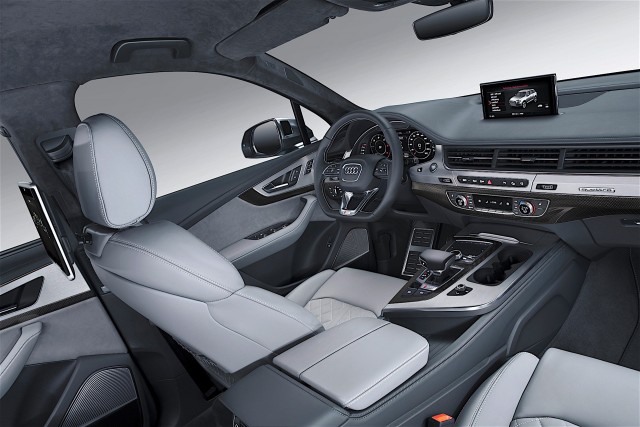 2017 Audi SQ7 TDI interior
