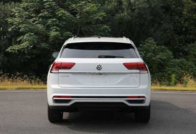 2020 Volkswagen Atlas Cross Sport rear view